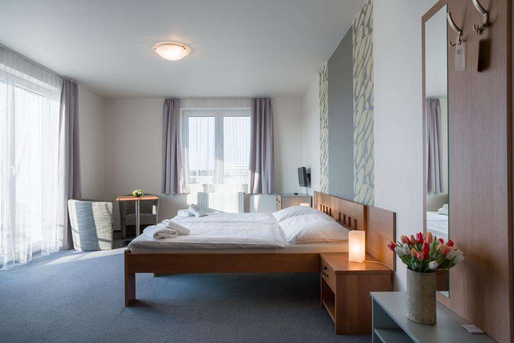 Garni Hotel เชบอนย์ ภายนอก รูปภาพ